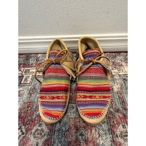 Minnetonka Moccasin Boots Rainbow Stripe Fringe Tan Leather Size 9